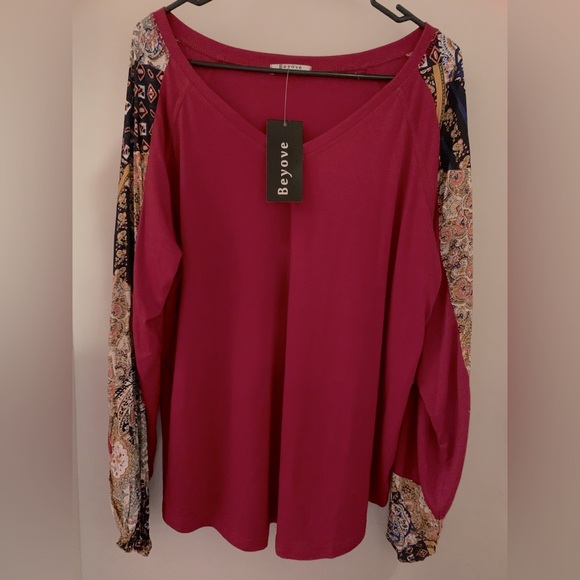 Beyove Tops - NWT BEYOVE - WMS TOP LONG SLEEVES V NECK size large